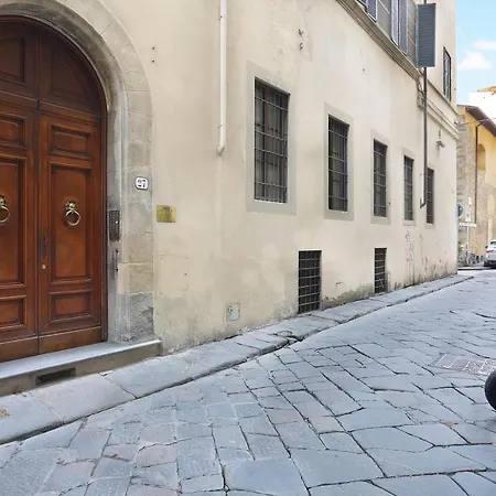 Ancient Palazzo Daire Floransa